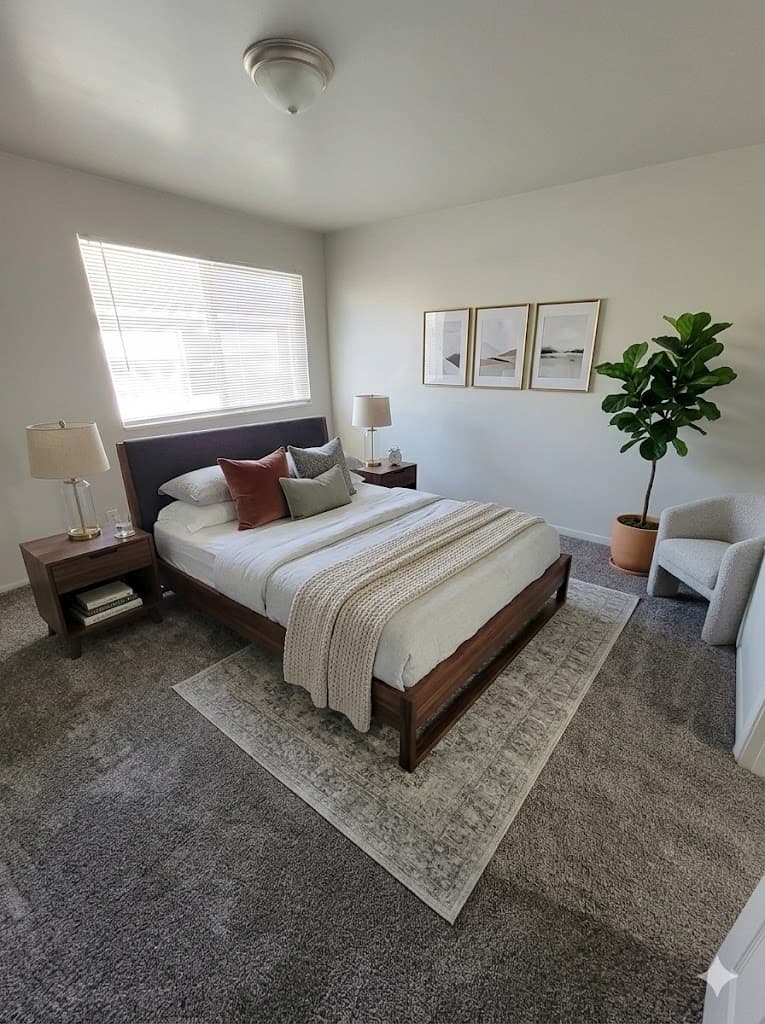 576 S Tiffany Town Dr. photo 3